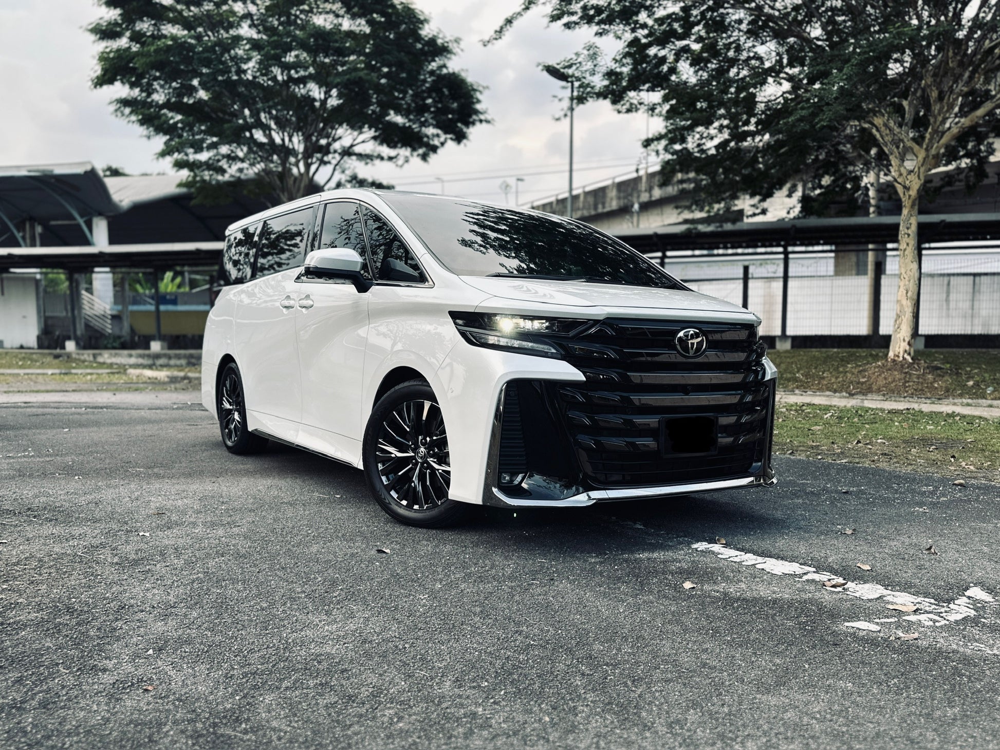 Toyota Vellfire AGH-40 (White)