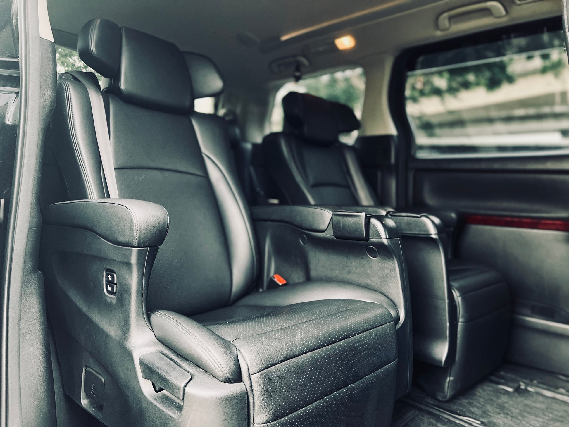 Toyota Alphard AGH-30